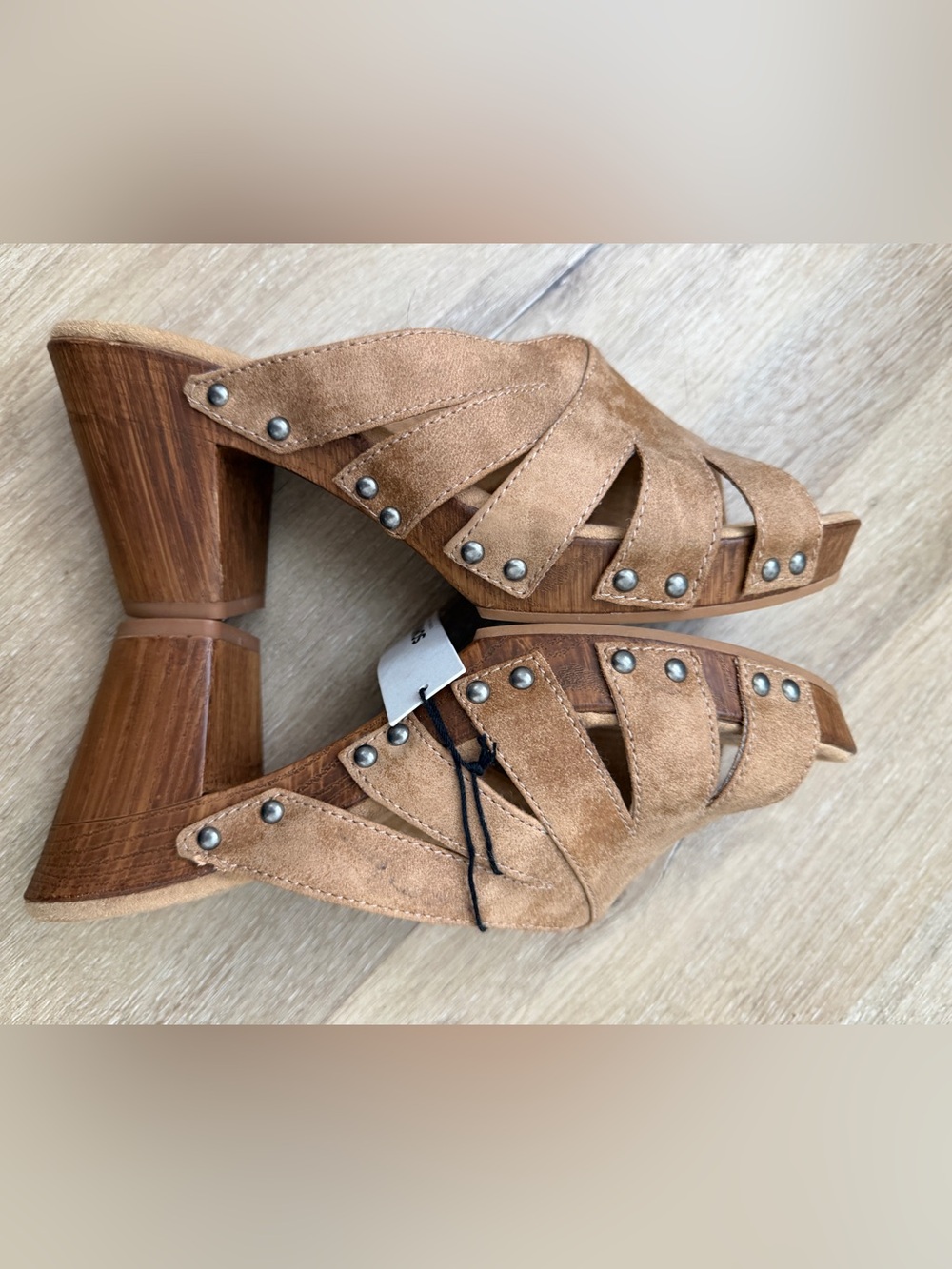 NWT Sonoma Women’s Beige Suede Slip-On Studded Block Heel Sandals 9